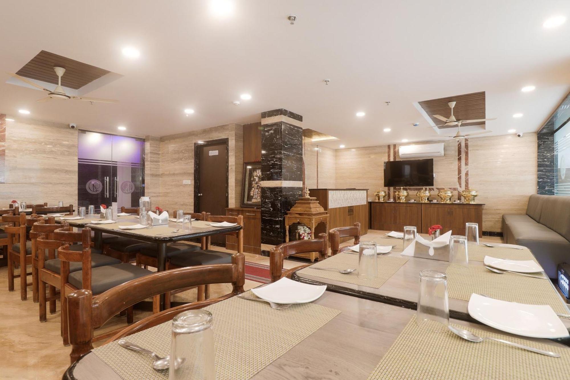Townhouse Dj Grand Hotel Tirupati Exterior photo